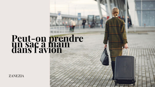 Voyageuse marchant devant un terminal d’aéroport avec une valise cabine et un sac à main, illustrant le transport d’un sac à main en avion lors d’un voyage.